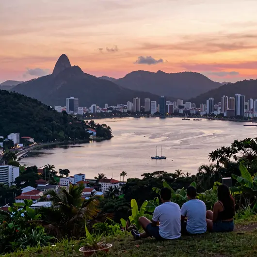 Descubra a Beleza da Baía de Vitória: Um Paraíso Natural e Turístico