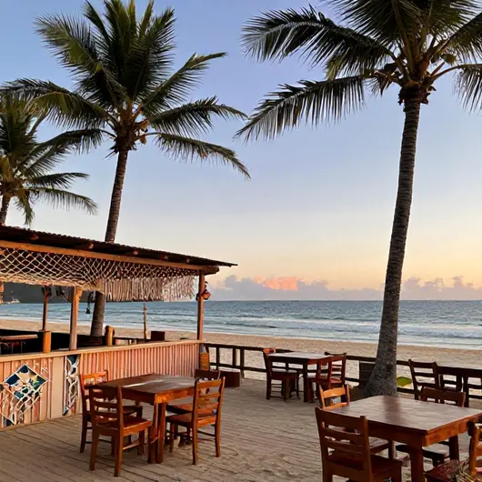 Épico Beach Bar: O Destino Perfeito à Beira-Mar