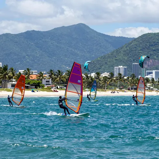 Experimente Vela, Windsurf e Kitesurf em Vitória - ES